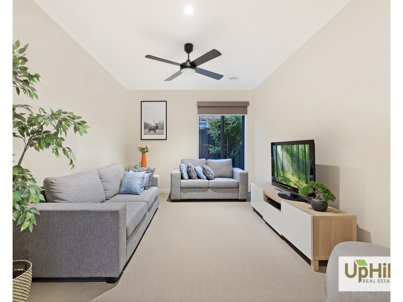 6 Turano Way, Clyde North VIC 3978
