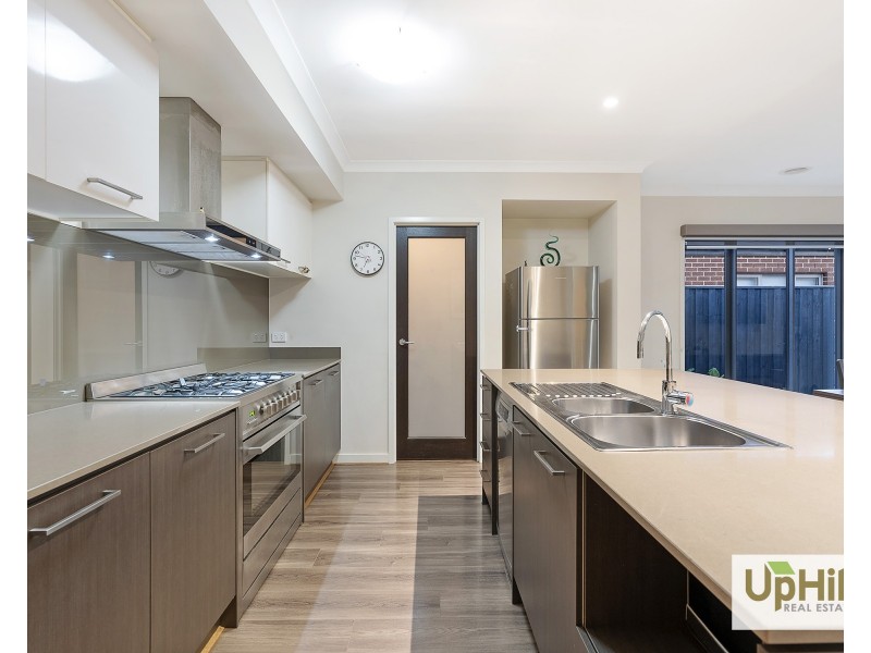 6 Turano Way, Clyde North VIC 3978