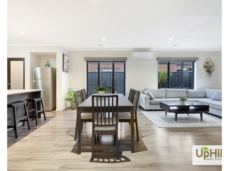 6 Turano Way, Clyde North VIC 3978