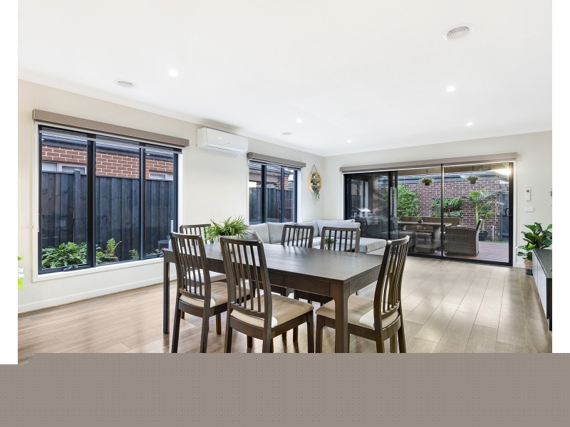 6 Turano Way, Clyde North VIC 3978
