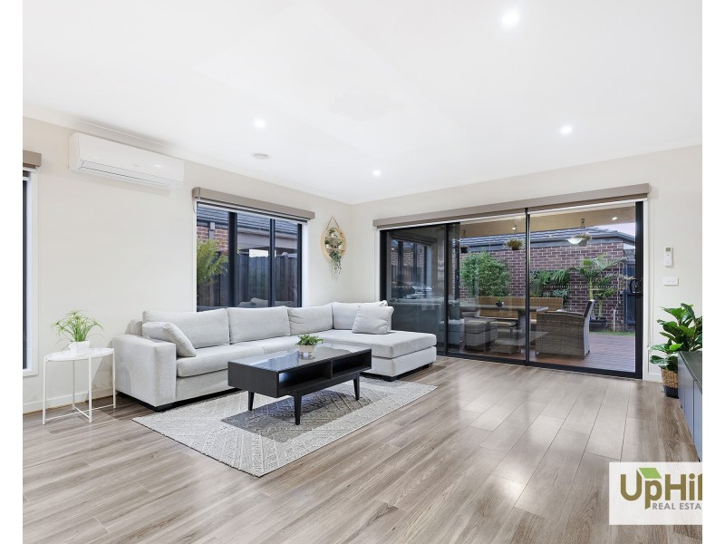 6 Turano Way, Clyde North VIC 3978
