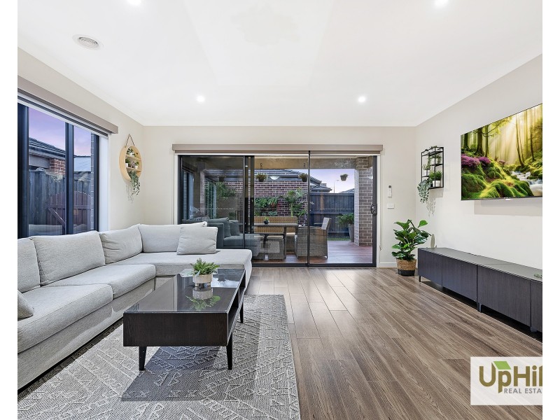 6 Turano Way, Clyde North VIC 3978