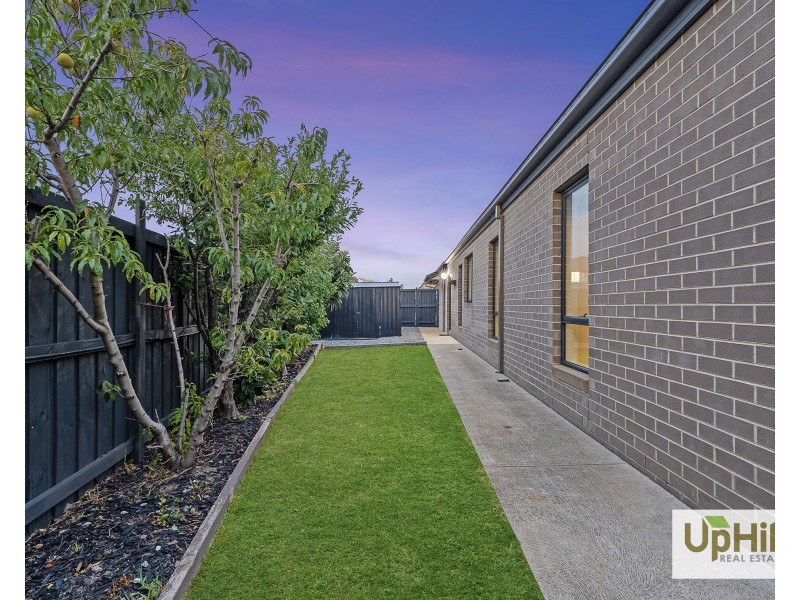 6 Turano Way, Clyde North VIC 3978