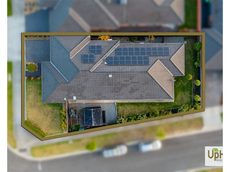 6 Turano Way, Clyde North VIC 3978
