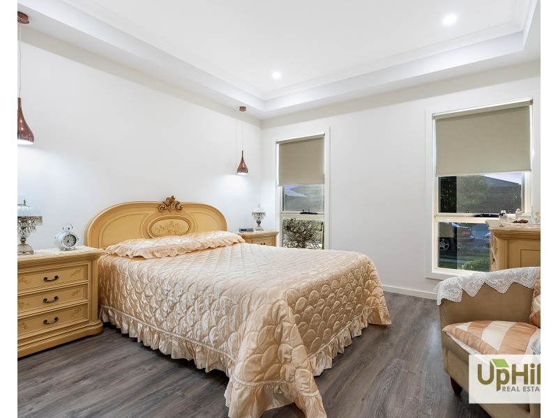 17  Lensing Street, Clyde North VIC 3978