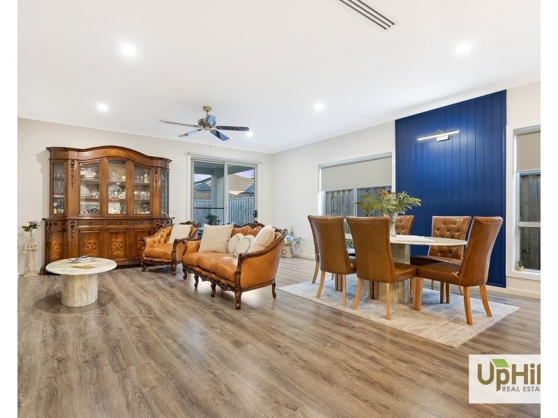 17  Lensing Street, Clyde North VIC 3978