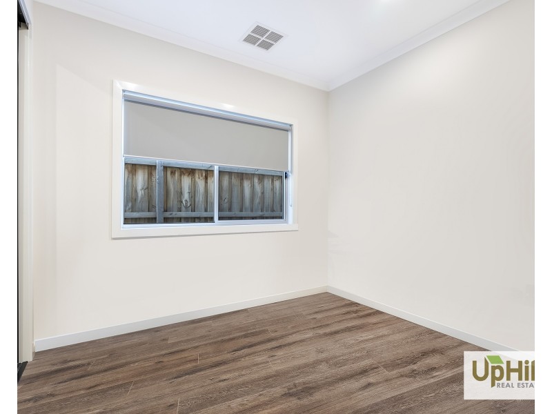 17  Lensing Street, Clyde North VIC 3978