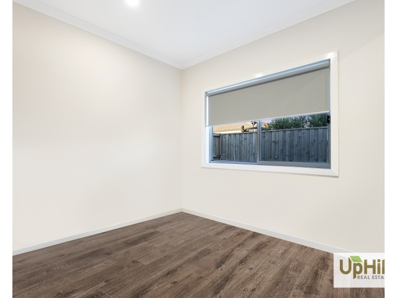 17  Lensing Street, Clyde North VIC 3978