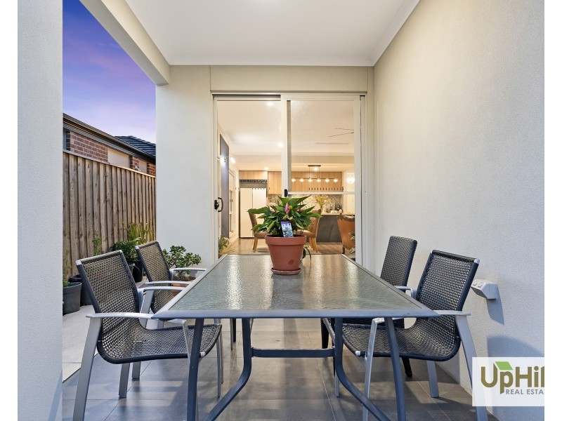 17  Lensing Street, Clyde North VIC 3978