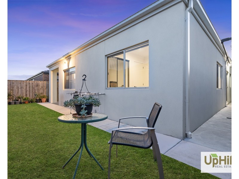 17  Lensing Street, Clyde North VIC 3978