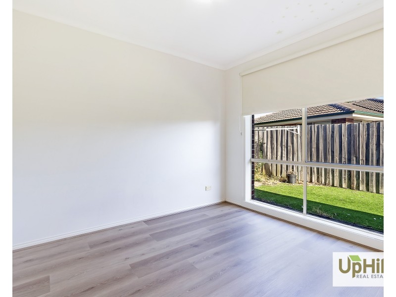 2/50-52 Bellevue Drive, Berwick VIC 3806
