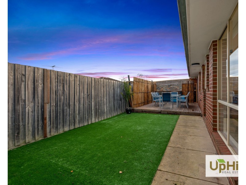 2/50-52 Bellevue Drive, Berwick VIC 3806