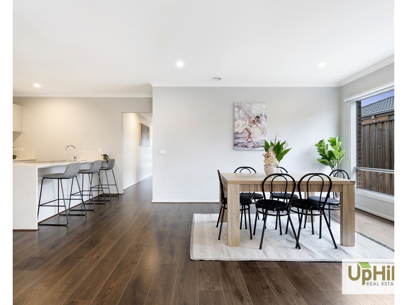 3 Whispering Way, Clyde North VIC 3978