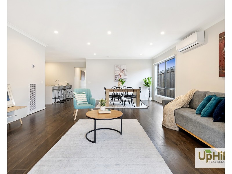 3 Whispering Way, Clyde North VIC 3978