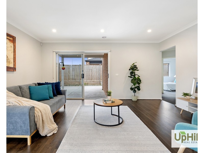 3 Whispering Way, Clyde North VIC 3978