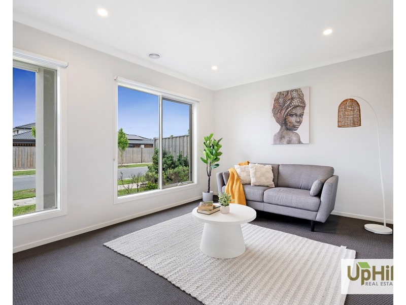 3 Whispering Way, Clyde North VIC 3978