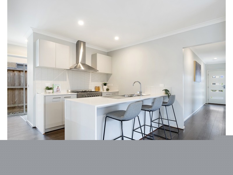 3 Whispering Way, Clyde North VIC 3978