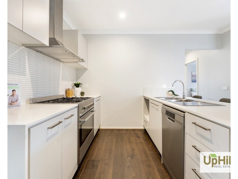 3 Whispering Way, Clyde North VIC 3978