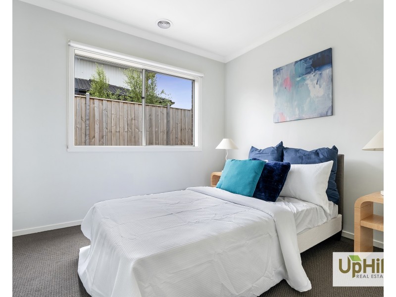 3 Whispering Way, Clyde North VIC 3978