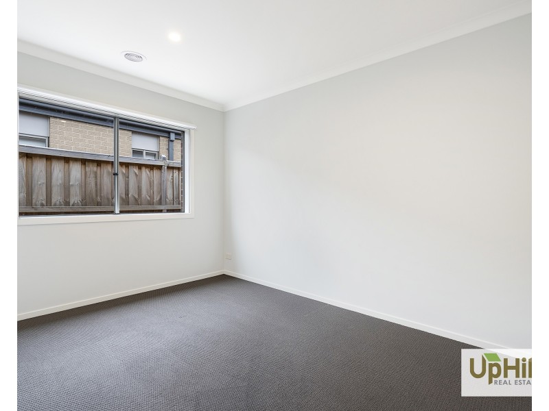 3 Whispering Way, Clyde North VIC 3978