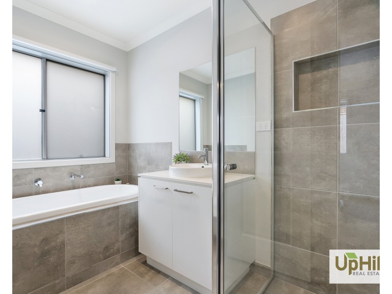 3 Whispering Way, Clyde North VIC 3978