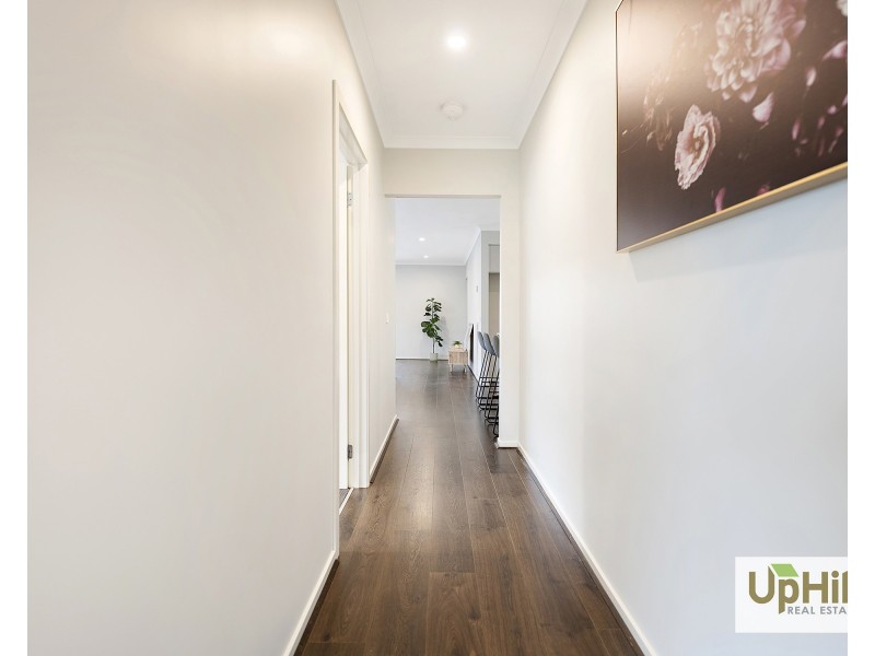 3 Whispering Way, Clyde North VIC 3978