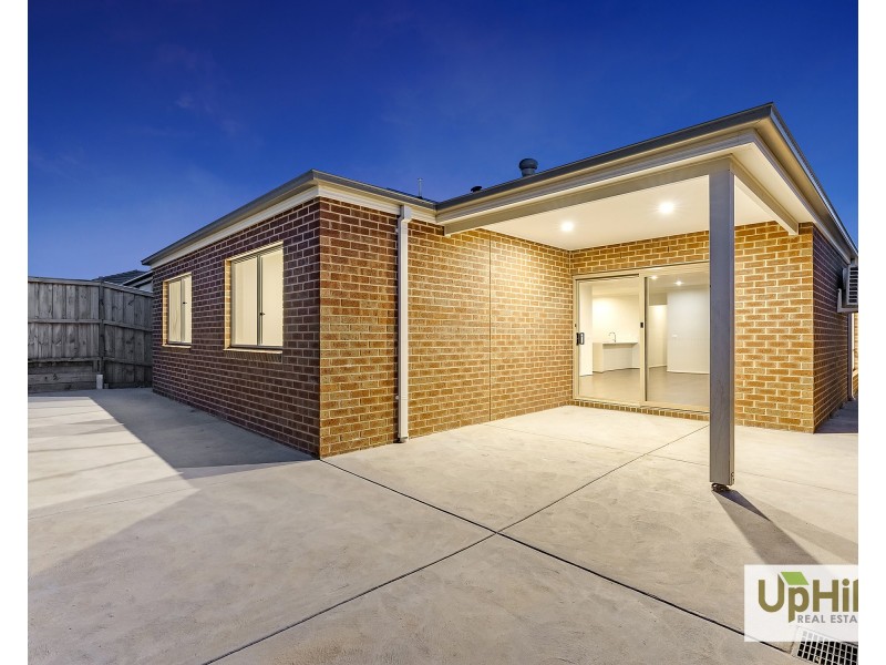 3 Whispering Way, Clyde North VIC 3978
