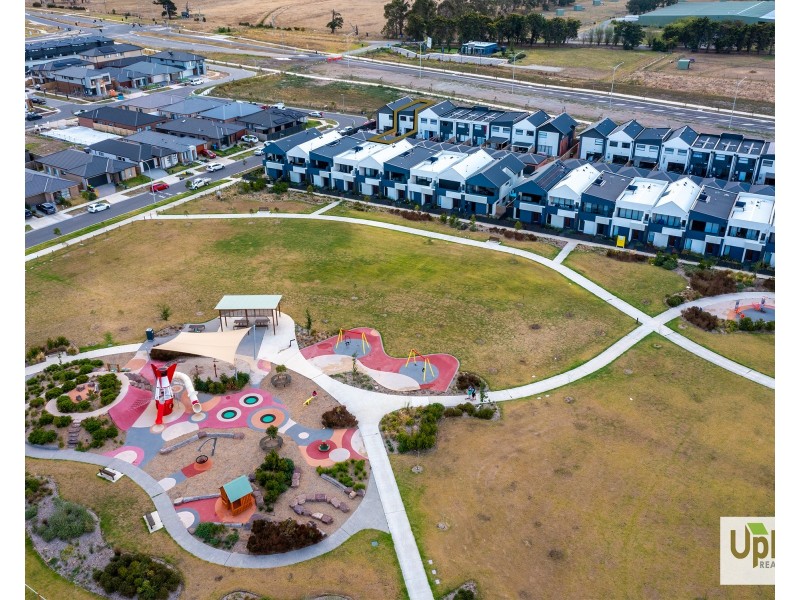 3 Mortdale Lane, Clyde North VIC 3978