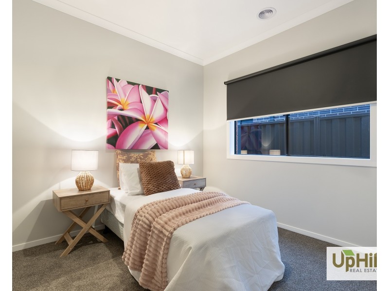 13 Salim Way, Clyde North VIC 3978