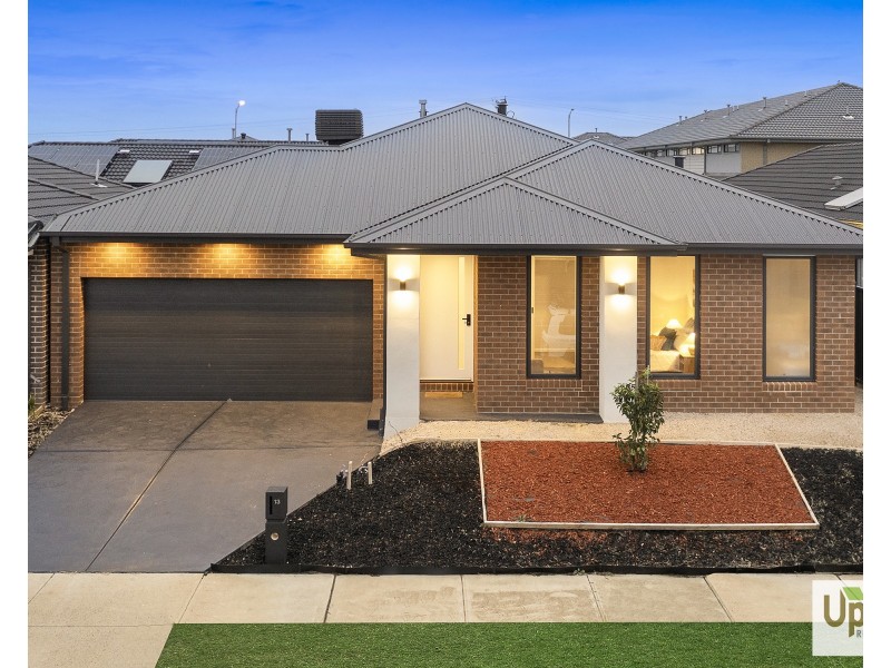 13 Salim Way, Clyde North VIC 3978