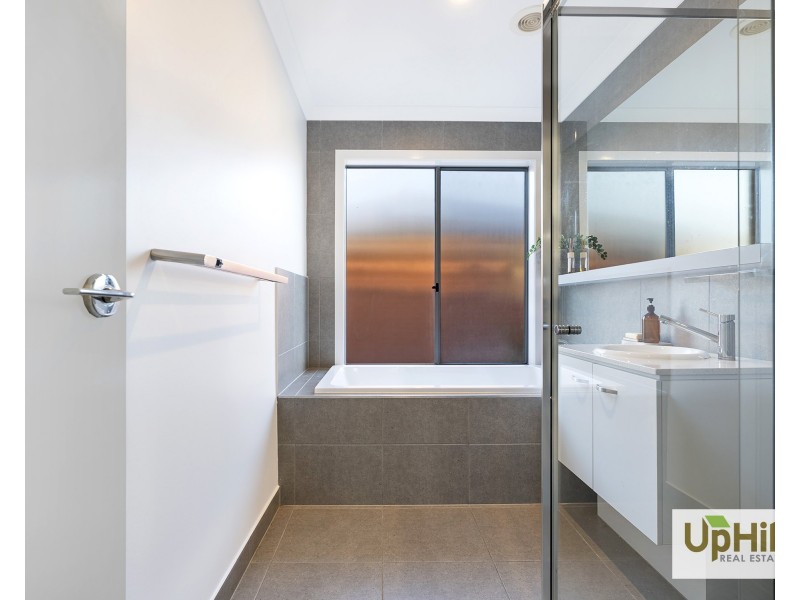 15  Tideswell Street, Clyde North VIC 3978