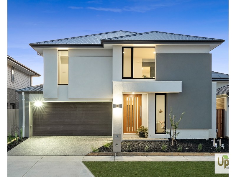 28 Woolly Parade, Clyde North VIC 3978