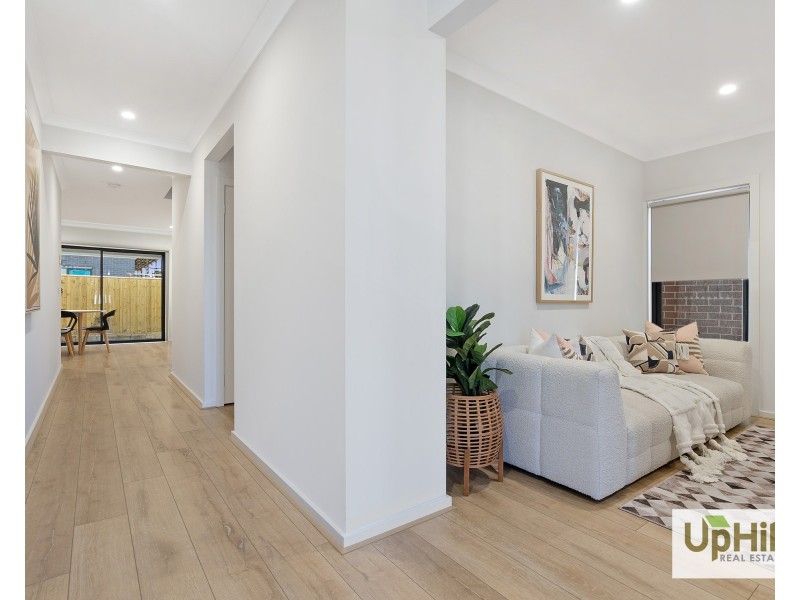 28 Woolly Parade, Clyde North VIC 3978