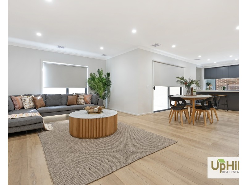 28 Woolly Parade, Clyde North VIC 3978