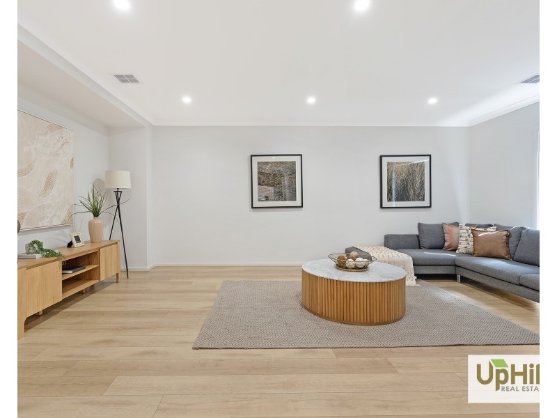 28 Woolly Parade, Clyde North VIC 3978