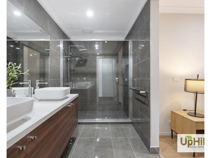 28 Woolly Parade, Clyde North VIC 3978