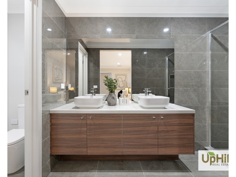 28 Woolly Parade, Clyde North VIC 3978