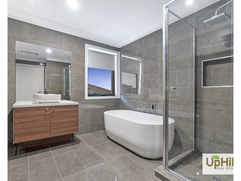 28 Woolly Parade, Clyde North VIC 3978