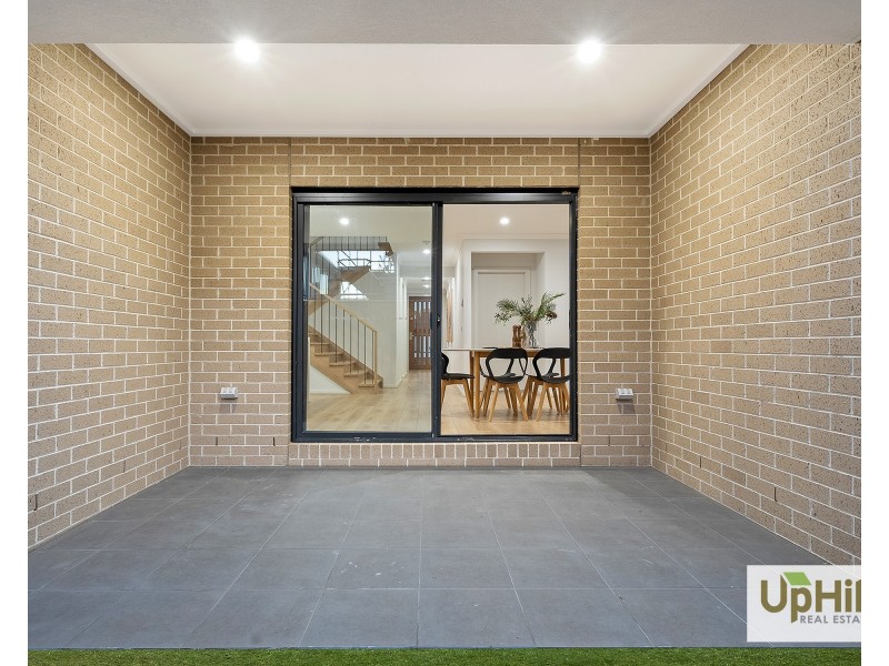28 Woolly Parade, Clyde North VIC 3978