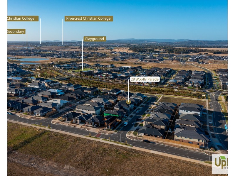 28 Woolly Parade, Clyde North VIC 3978