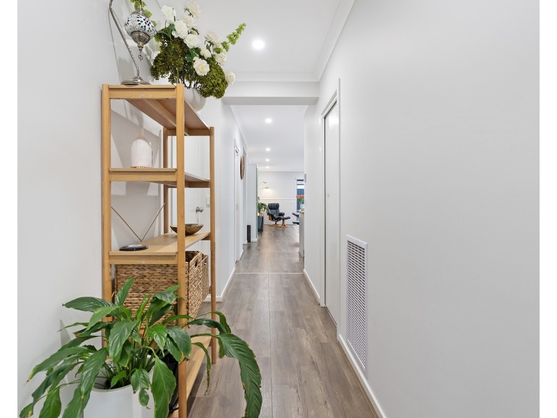 11 Fairweather Street, Clyde VIC 3978