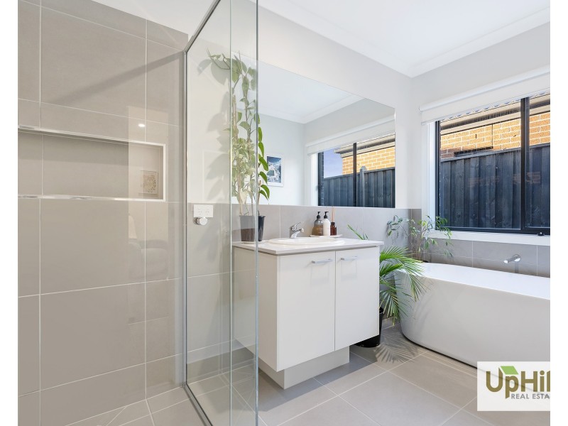 11 Fairweather Street, Clyde VIC 3978