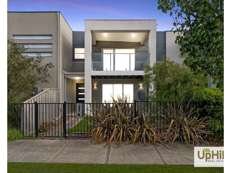 4 Nunkeri Court, Clyde North VIC 3978