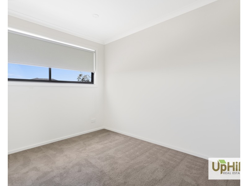 4 Nunkeri Court, Clyde North VIC 3978