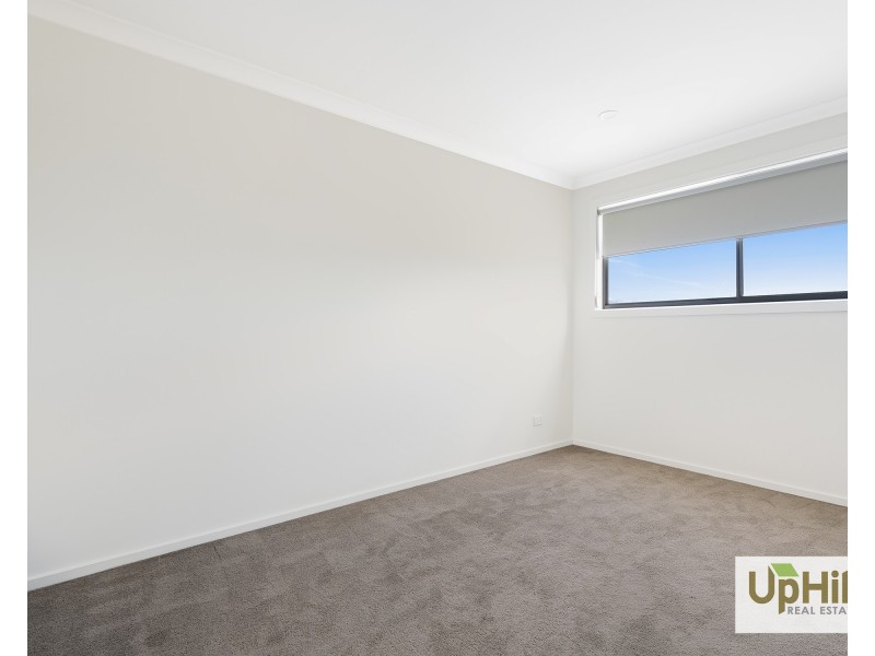 4 Nunkeri Court, Clyde North VIC 3978