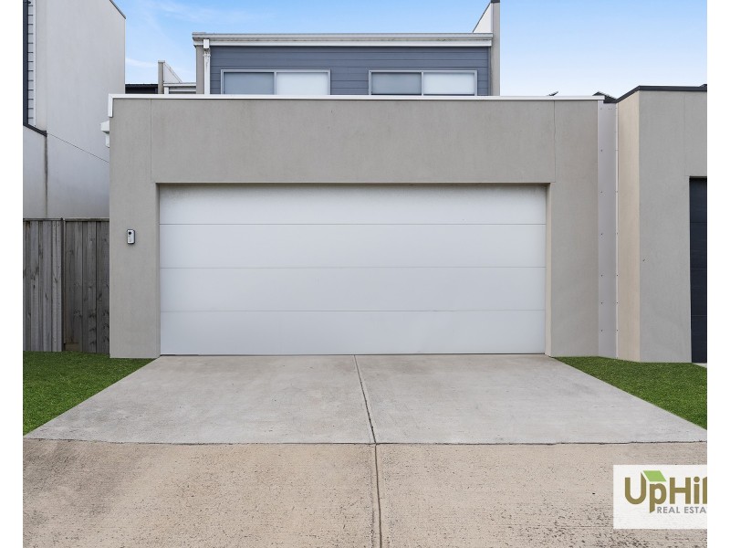 4 Nunkeri Court, Clyde North VIC 3978