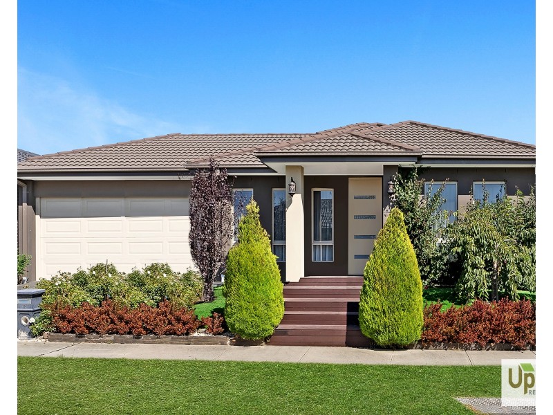 2 Galleon Street, Clyde North VIC 3978