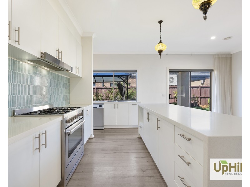 2 Galleon Street, Clyde North VIC 3978