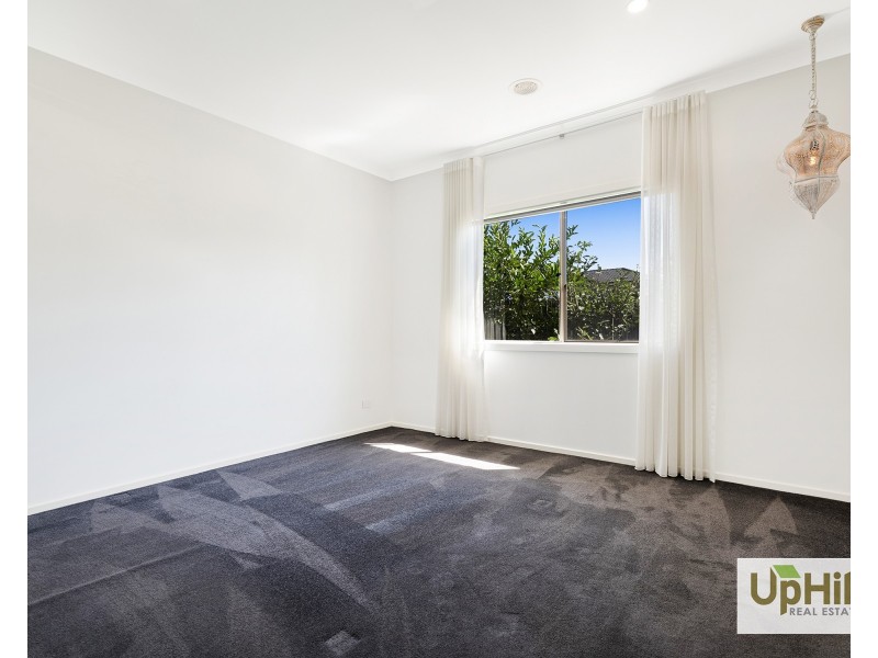 2 Galleon Street, Clyde North VIC 3978