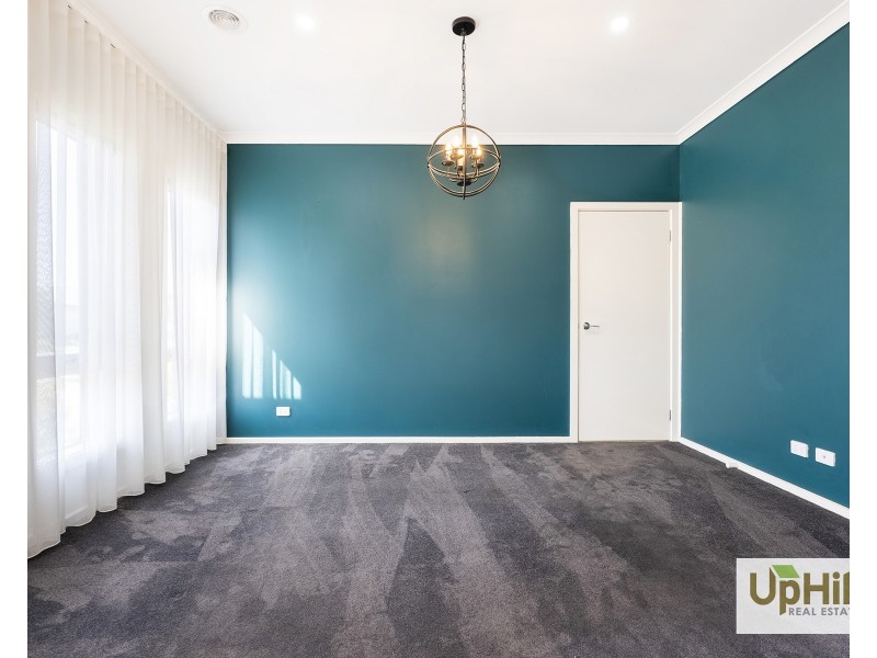 2 Galleon Street, Clyde North VIC 3978